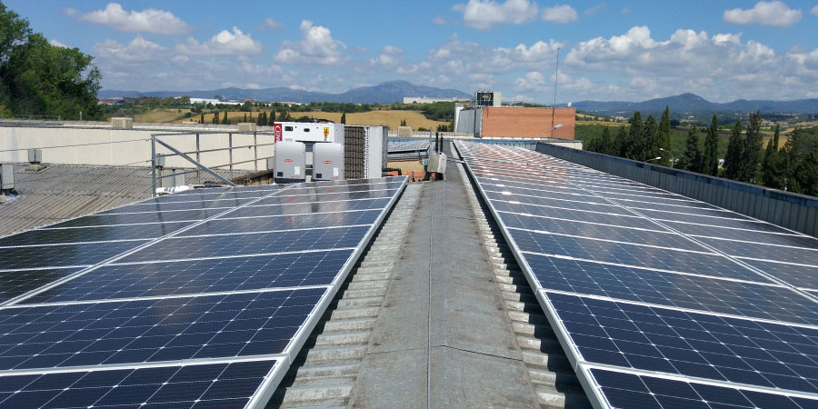 Vista de fotovoltaicas un ejemplo de soluciones de energía renovable para empresas